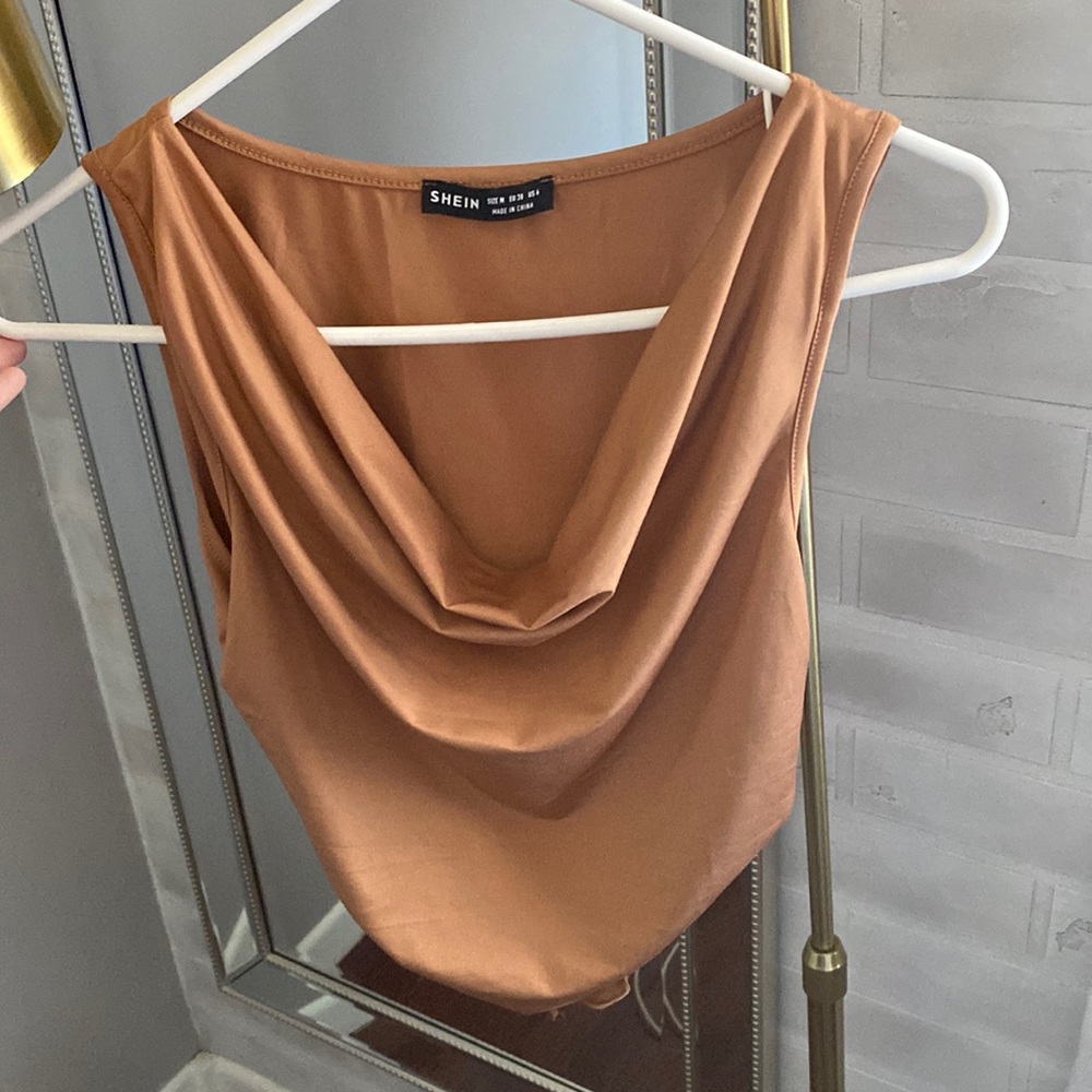 Wrong size. Never worn. SHEIN scoop neck tank top.